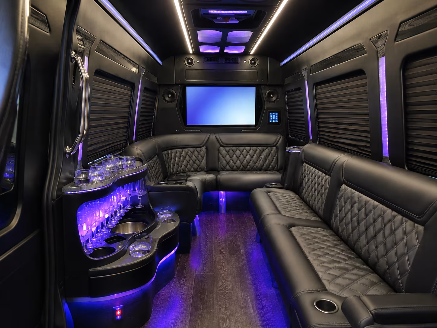 book a bus for your next airport transfer 1
