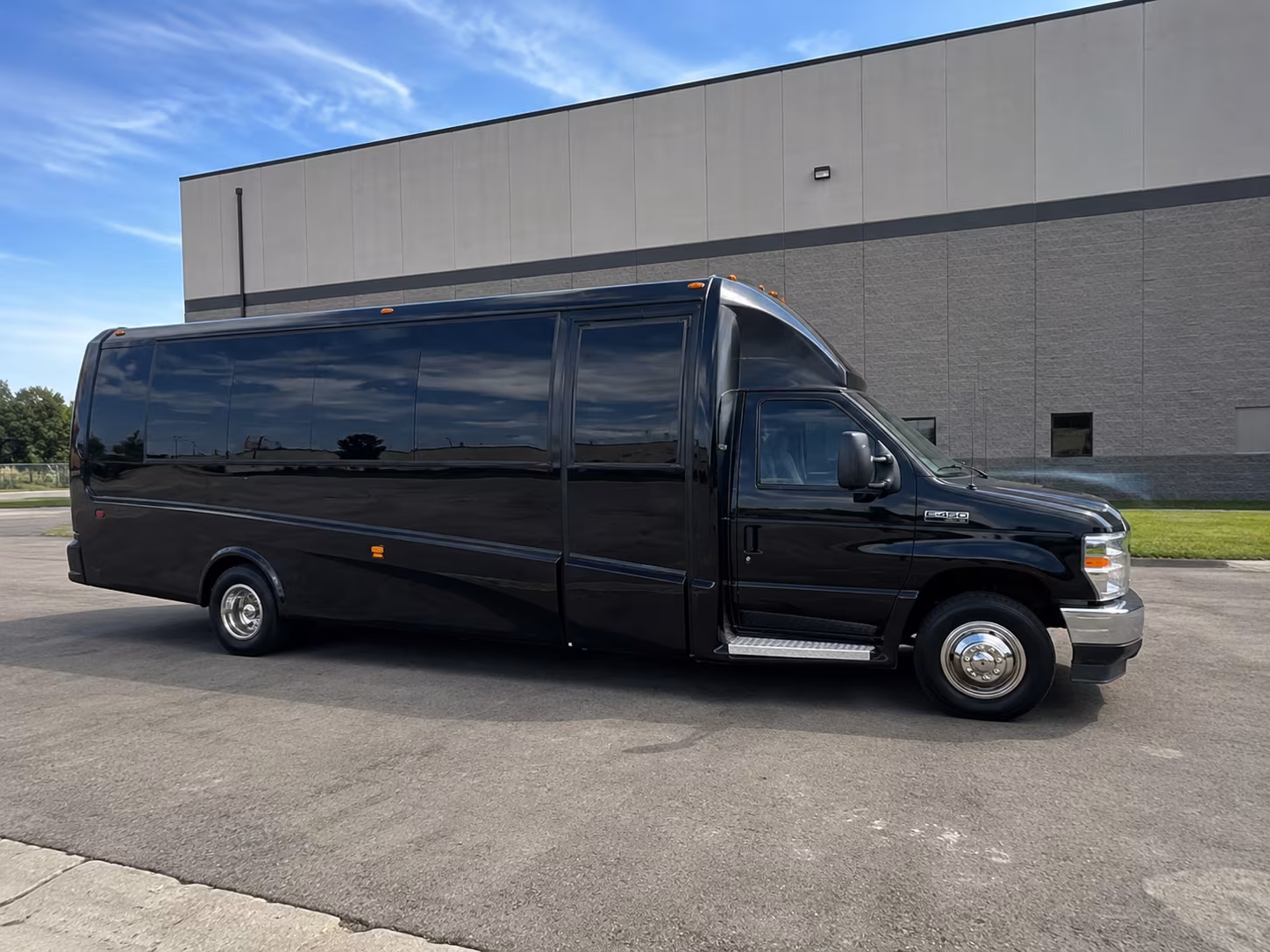 minibus rentals for pembroke pines zoo and nature field trips
